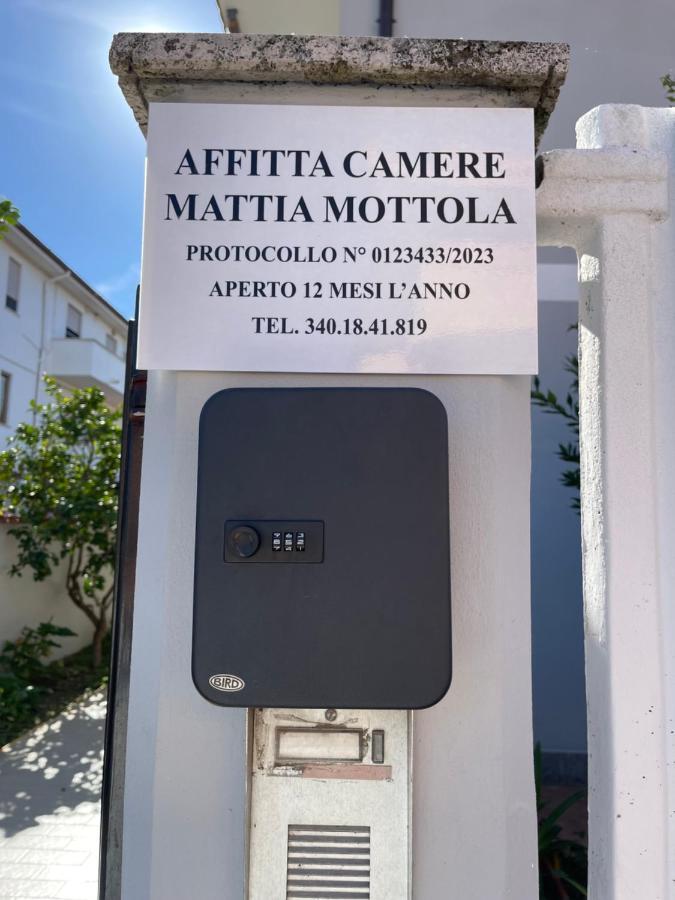 Affitta Camere Di Mattia Self Check In フィウミチーノ エクステリア 写真